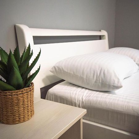 Kyiv Lesi 3 Studio Apartment ภายนอก รูปภาพ